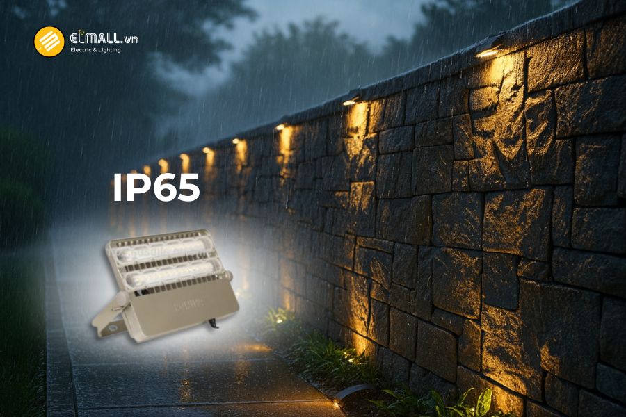 Tiêu chuẩn chống bịu, chống nước IP65 giúp đèn pha LED Philips BVP163 hoạt động ổn định ngoài trời