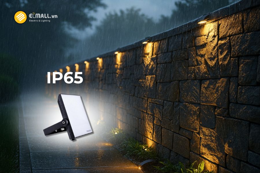 Đèn pha LED Philips BVP132 20W có cấp bảo vệ IP65 hoạt động bền bỉ trong mọi điều kiện thời tiết