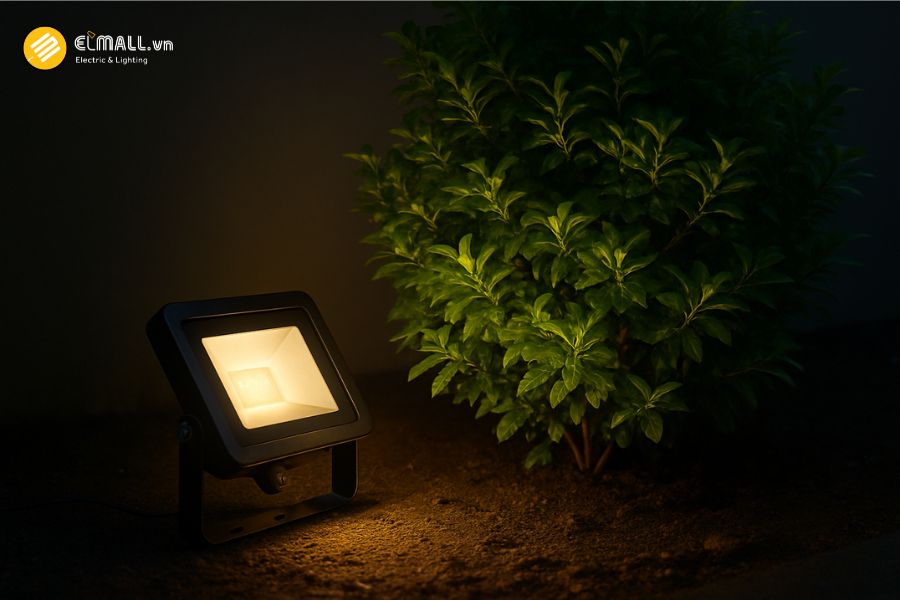 Đèn pha LED Philips MyGarden 17342 20W thiết kế an toàn, hiện đại, dễ lắp đặt