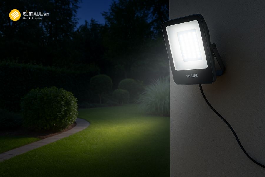 Đèn pha LED Philips BVP151 200W LED200 SmartBright Floodlight G2 thiết kế hiện đại, dễ lắp đặt